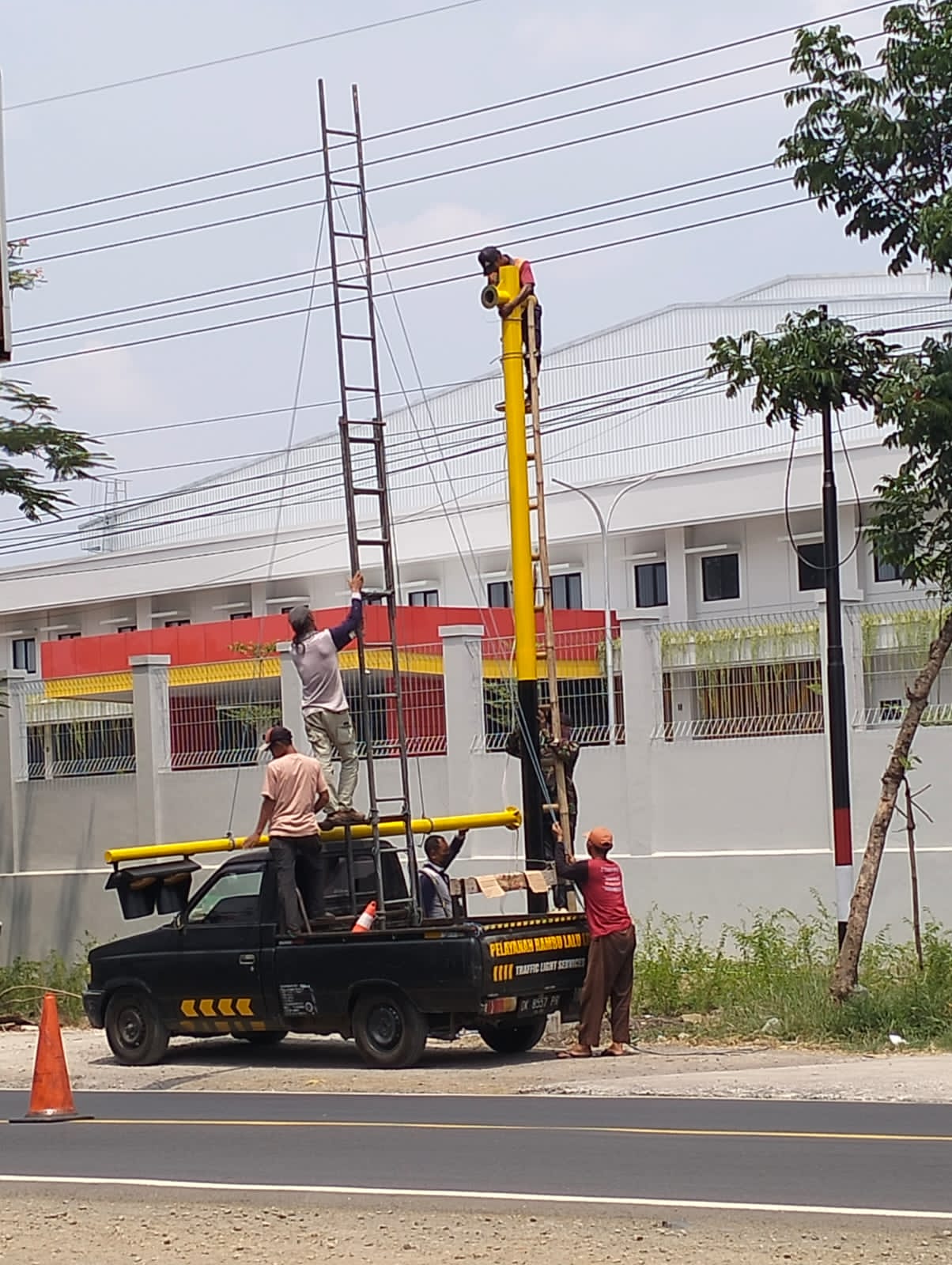 2023 - Pengadaan Warning Light PT. Sumber Alfaria Trijaya Tbk. Saradan Kab. Madiun