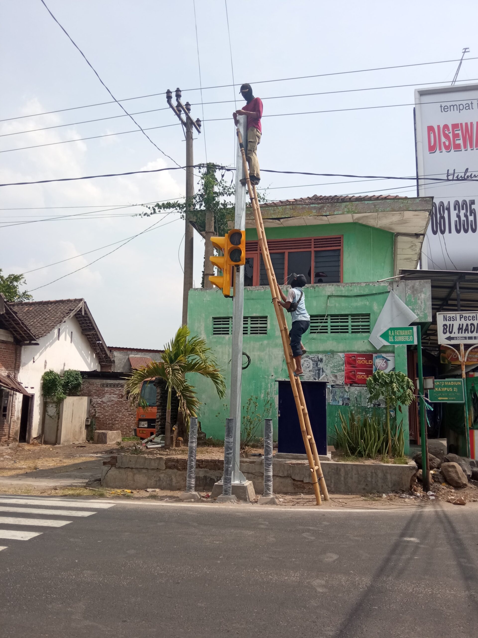 Pemasangan Traffic Light Nglames-min